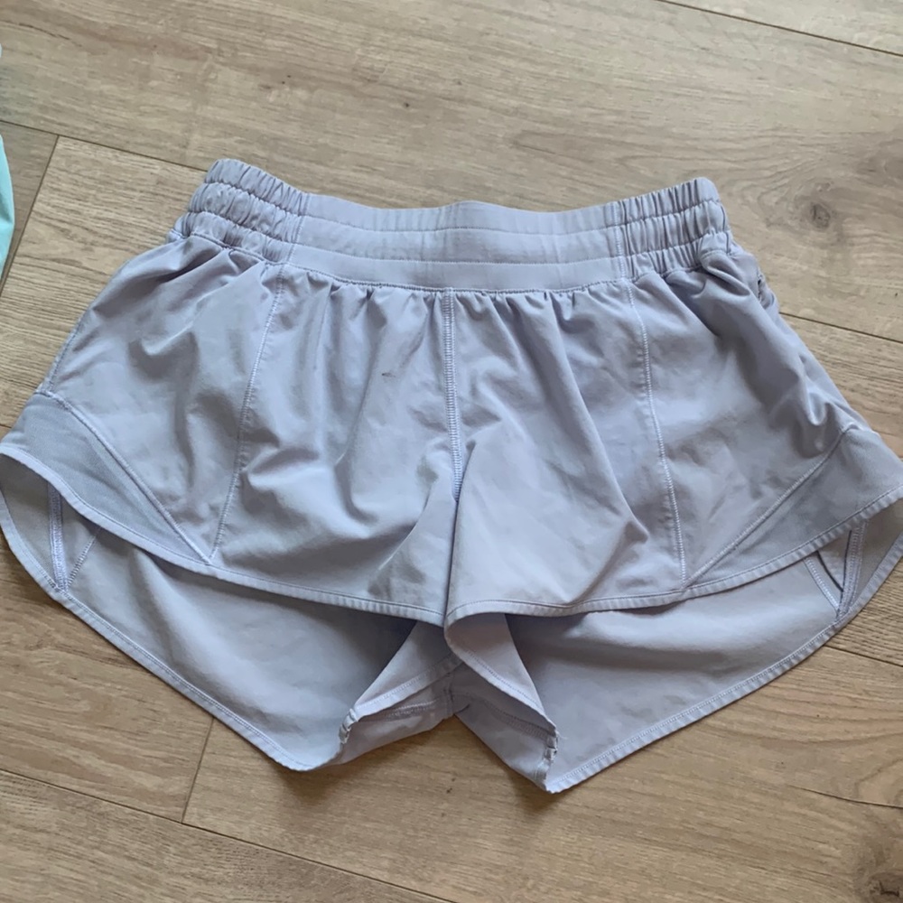 Lululemon Hotty Hot Low-Rise Lined 2.5” Shorts Lavender/purple